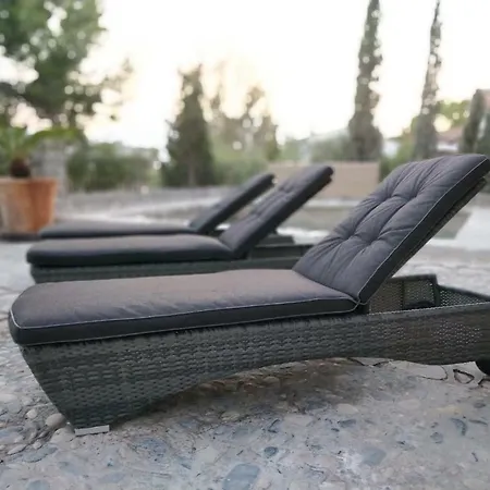 Charming With A Private Swimming Pool In A Large Апартаменты Альтеа